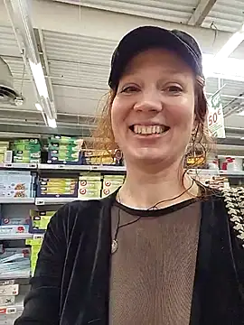 Exhibitionsplit online show from November 2025 12:04:01 PM