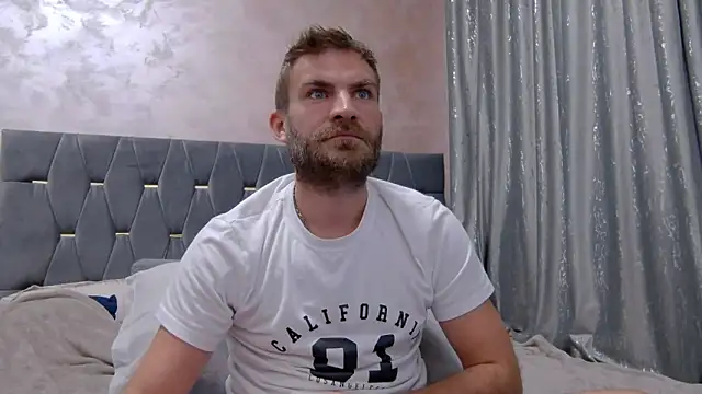 Snapshot of 10in_deluxe chatting on November 2025 06:48:01 AM 10in deluxe online show from November 2025 06:48:01 AM