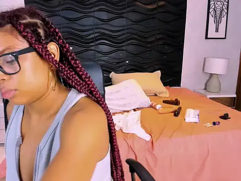 Naomi Tylers online show from October 2025 02:17:02 AM