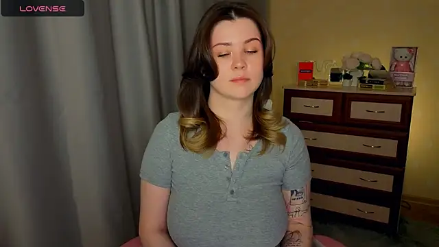 cutie mili online show from April 2026 12:04:01 PM