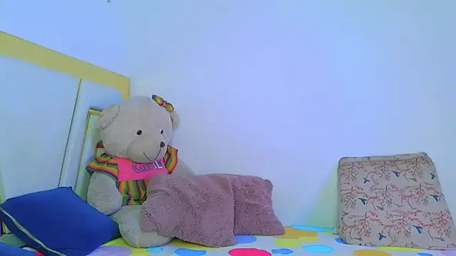 Snapshot of DayanaWood chatting on October 2025 02:18:02 PM DayanaWood online show from October 2025 02:18:02 PM