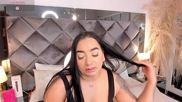 sofhiaa adaams online show from November 2025 09:30:02 PM