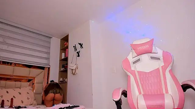 Snapshot of andreafernandz chatting on March 2026 01:12:02 AM andreafernandz online show from March 2026 01:12:02 AM