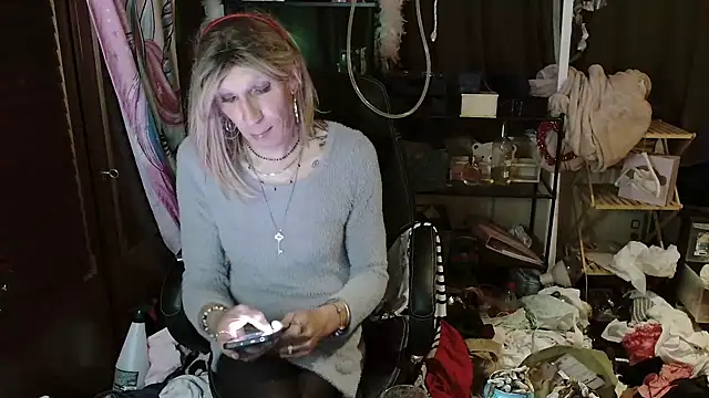 Ombeline1 online show from October 2025 10:00:02 PM