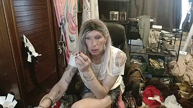 Ombeline1 online show from May 2026 06:24:01 PM
