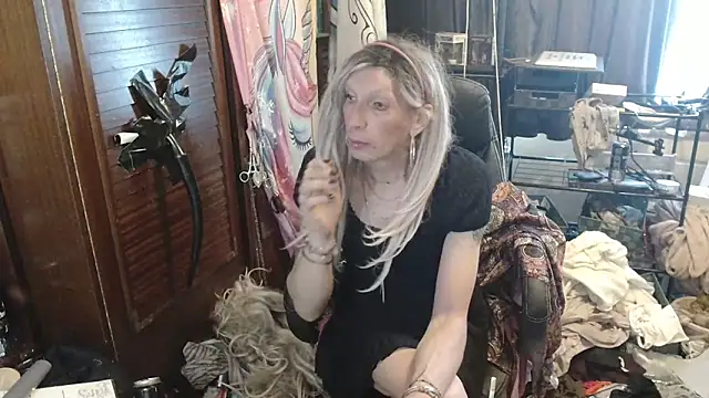 Ombeline1 online show from May 2026 03:42:02 PM