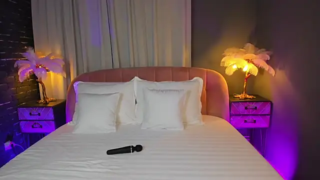 AmedeeaBanks online show from September 2025 07:25:02 PM