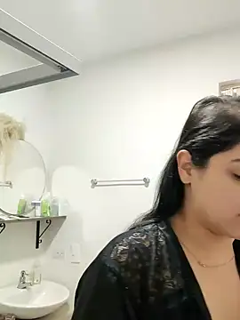 Lia Hurley online show from December 2024 10:54:01 AM