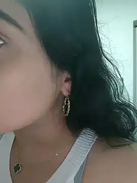 Lia Hurley online show from February 2025 12:44:01 PM