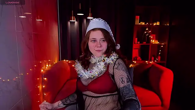 Snapshot of SophiePure chatting on December 2024 01:28:01 PM SophiePure online show from December 2024 01:28:01 PM