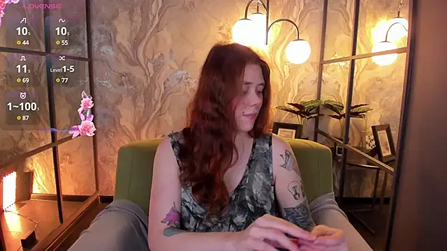 Snapshot of SophiePure chatting on March 2025 08:43:02 PM SophiePure online show from March 2025 08:43:02 PM