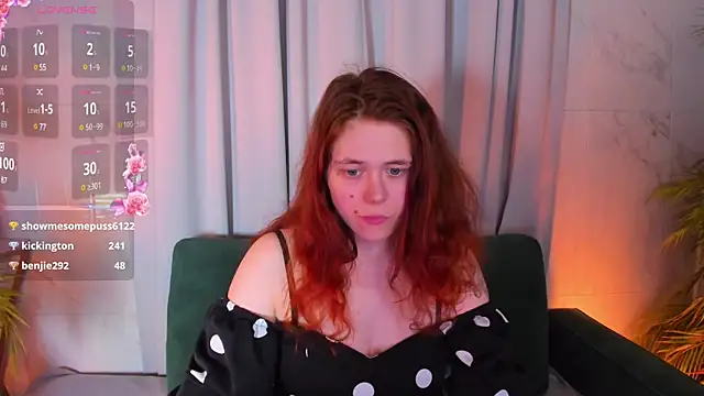 Snapshot of SophiePure chatting on March 2025 02:40:02 AM SophiePure online show from March 2025 02:40:02 AM