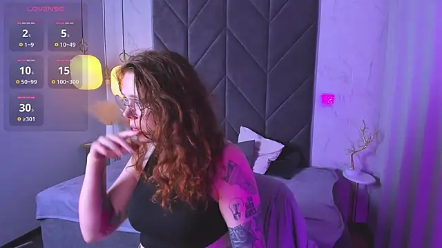 Snapshot of SophiePure chatting on October 2025 09:02:01 PM SophiePure online show from October 2025 09:02:01 PM