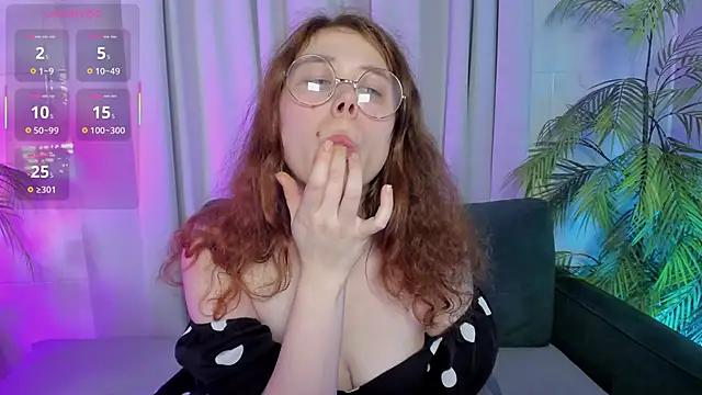 Snapshot of SophiePure chatting on October 2025 08:39:01 PM SophiePure online show from October 2025 08:39:01 PM