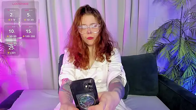 Snapshot of SophiePure chatting on October 2025 08:39:02 PM SophiePure online show from October 2025 08:39:02 PM