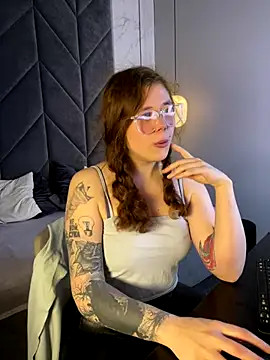 Snapshot of SophiePure chatting on October 2025 08:42:02 PM SophiePure online show from October 2025 08:42:02 PM