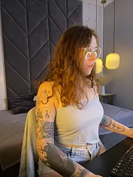 Snapshot of SophiePure chatting on October 2025 08:53:02 PM SophiePure online show from October 2025 08:53:02 PM