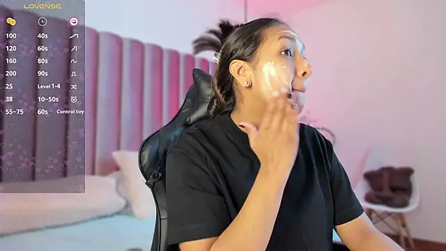 Snapshot of AmelyaMann chatting on January 2025 11:26:01 AM AmelyaMann online show from January 2025 11:26:01 AM