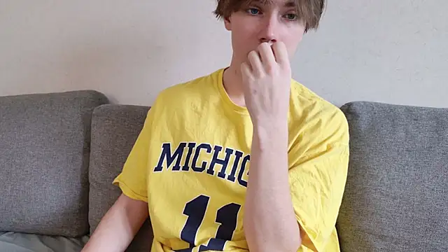 Snapshot of callmenineoneseven chatting on October 2025 07:52:02 AM callmenineoneseven online show from October 2025 07:52:02 AM