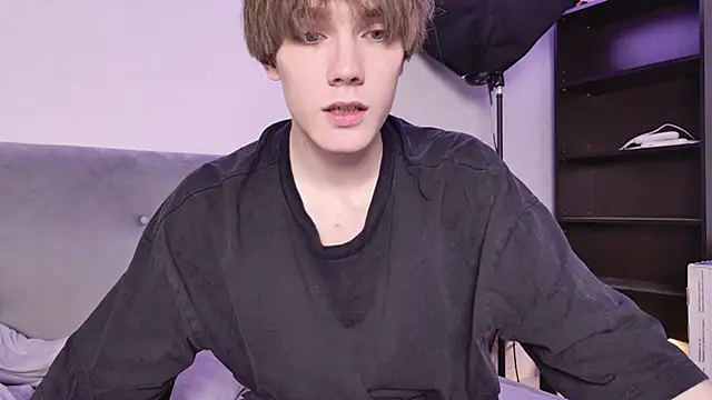 Snapshot of callmenineoneseven chatting on October 2025 09:32:01 AM callmenineoneseven online show from October 2025 09:32:01 AM