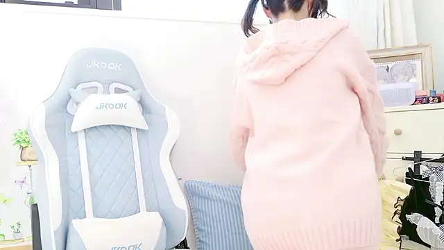 -minami- online show from November 2025 03:05:01 AM