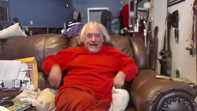 Snapshot of PincheDave4u chatting on December 2024 07:59:02 PM PincheDave4u online show from December 2024 07:59:02 PM