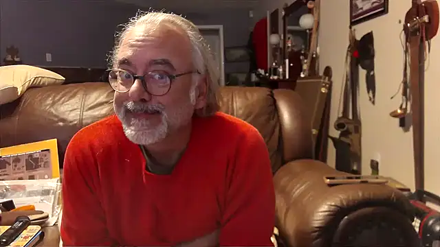 Snapshot of PincheDave4u chatting on December 2024 04:58:01 PM PincheDave4u online show from December 2024 04:58:01 PM