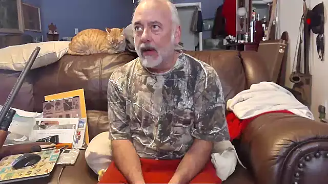 Snapshot of PincheDave4u chatting on December 2024 06:27:01 PM PincheDave4u online show from December 2024 06:27:01 PM