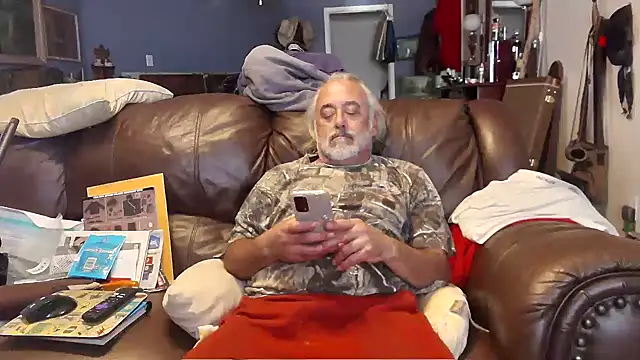 Snapshot of PincheDave4u chatting on December 2024 09:30:02 PM PincheDave4u online show from December 2024 09:30:02 PM