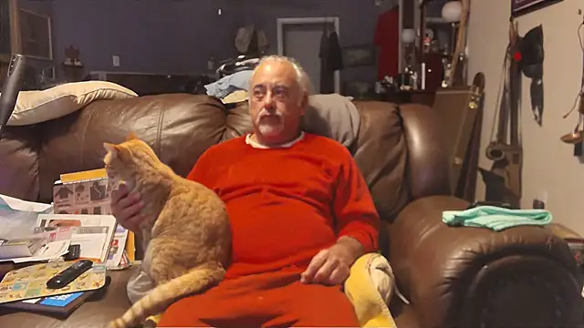 Snapshot of PincheDave4u chatting on January 2025 01:38:01 AM PincheDave4u online show from January 2025 01:38:01 AM