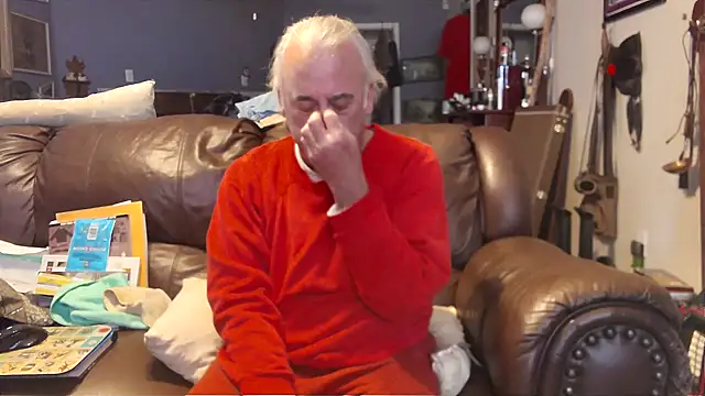 Snapshot of PincheDave4u chatting on January 2025 10:47:02 PM PincheDave4u online show from January 2025 10:47:02 PM