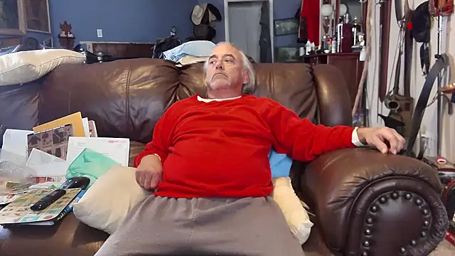 Snapshot of PincheDave4u chatting on February 2025 08:57:01 PM PincheDave4u online show from February 2025 08:57:01 PM