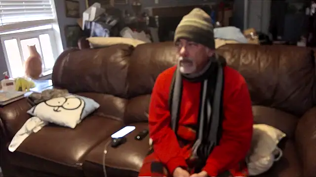 Snapshot of PincheDave4u chatting on February 2025 10:47:02 PM PincheDave4u online show from February 2025 10:47:02 PM