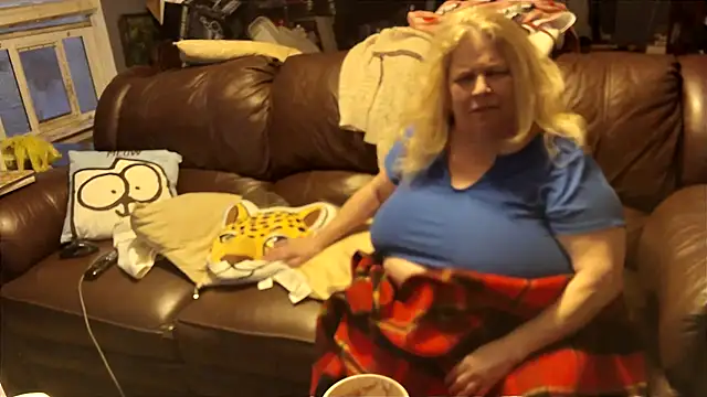 Snapshot of PincheDave4u chatting on February 2025 12:27:02 AM PincheDave4u online show from February 2025 12:27:02 AM