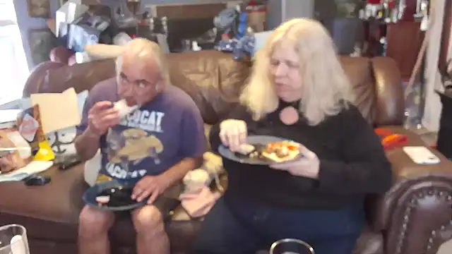 Snapshot of PincheDave4u chatting on March 2025 09:22:01 PM PincheDave4u online show from March 2025 09:22:01 PM