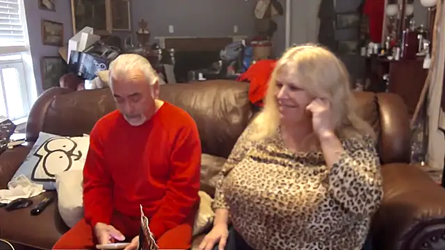 Snapshot of PincheDave4u chatting on March 2025 07:09:02 PM PincheDave4u online show from March 2025 07:09:02 PM