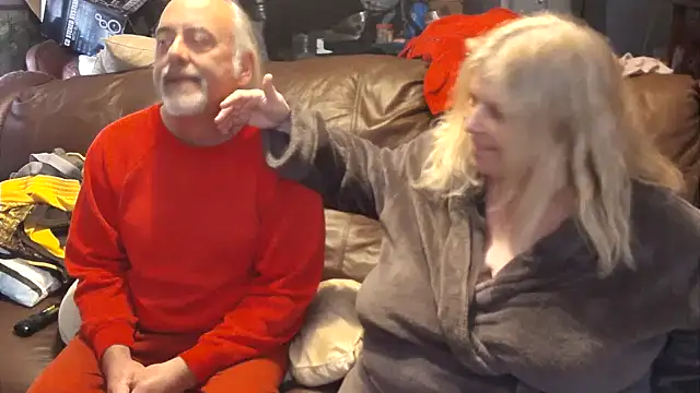 Snapshot of PincheDave4u chatting on March 2025 10:13:02 PM PincheDave4u online show from March 2025 10:13:02 PM