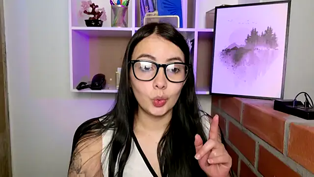 lalawhitte online show from May 2026 12:02:01 PM