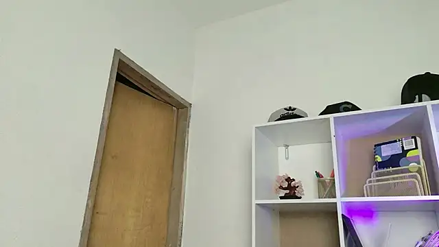 lalawhitte online show from May 2026 09:27:02 AM