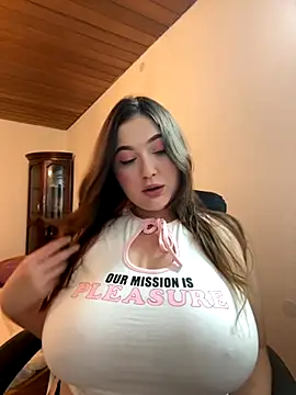 Snapshot of Kamilla_Loop chatting on September 2025 08:44:01 PM Kamilla Loop online show from September 2025 08:44:01 PM