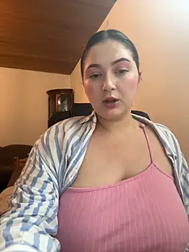 Snapshot of Kamilla_Loop chatting on October 2025 09:39:02 PM Kamilla Loop online show from October 2025 09:39:02 PM