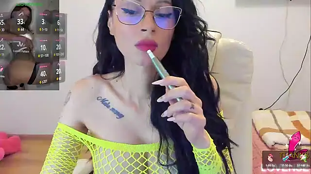 kissnicol32 online show from April 2026 04:52:01 PM