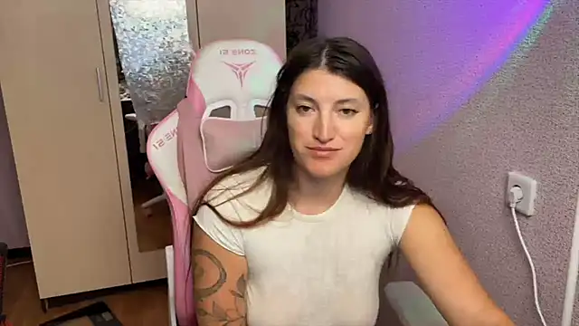 Katrin  kiss online show from June 2026 07:34:01 PM