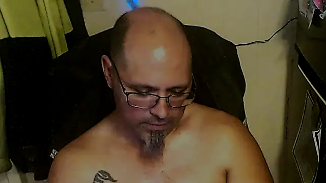 KrazyLegz online show from November 2025 10:34:02 PM