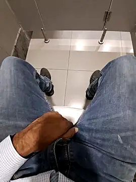 Snapshot of johny_69d@xh chatting on January 2025 12:07:01 PM johny 69dxh online show from January 2025 12:07:01 PM