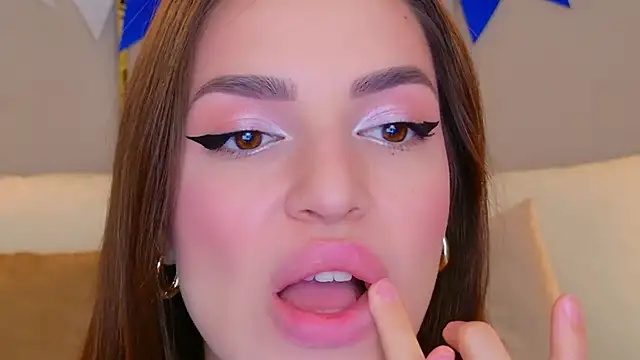 BellaHalles online show from October 2025 06:12:01 AM