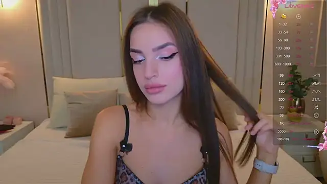 BellaHalles online show from November 2025 06:23:01 AM