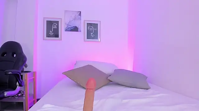 emelie 89 online show from March 2025 12:22:02 PM