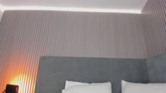 emelie 89 online show from December 2025 01:05:01 PM