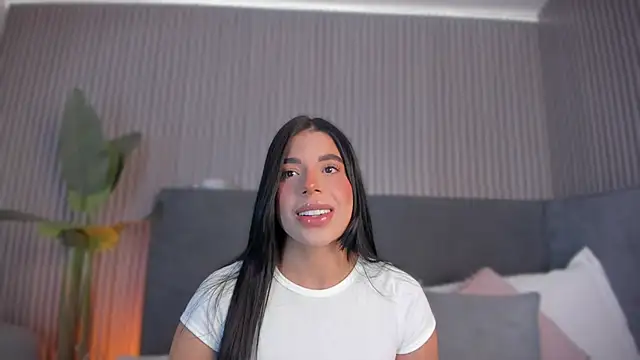 Snapshot of emelie_89 chatting on May 2026 12:32:01 PM emelie 89 online show from May 2026 12:32:01 PM